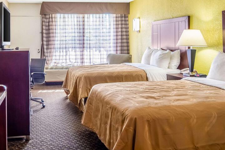 2 Double Beds (1 of 7)