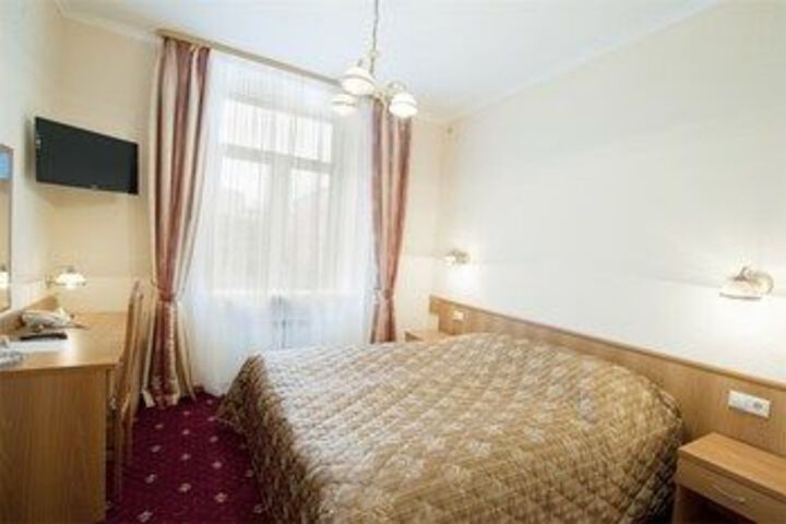 Room 16 of 37