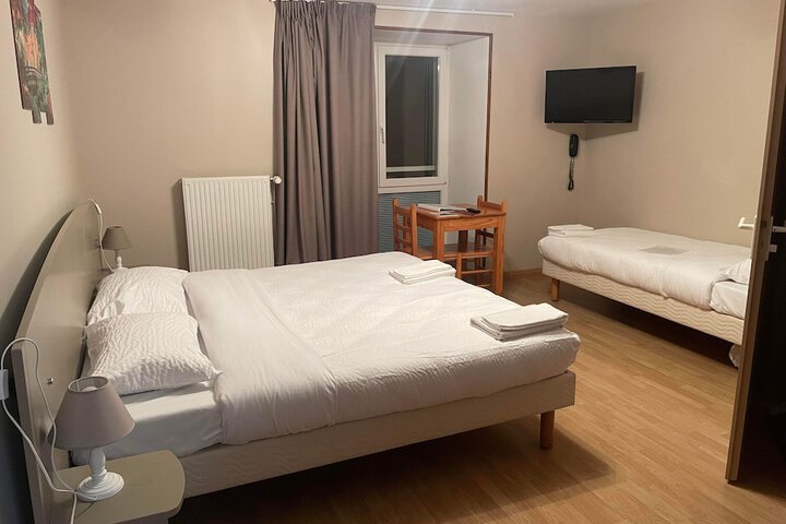 Room 2 of 48