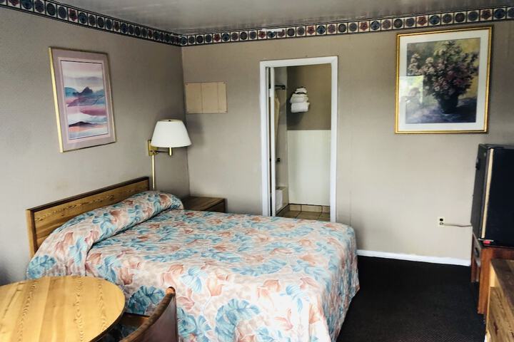 Room 4 of 7