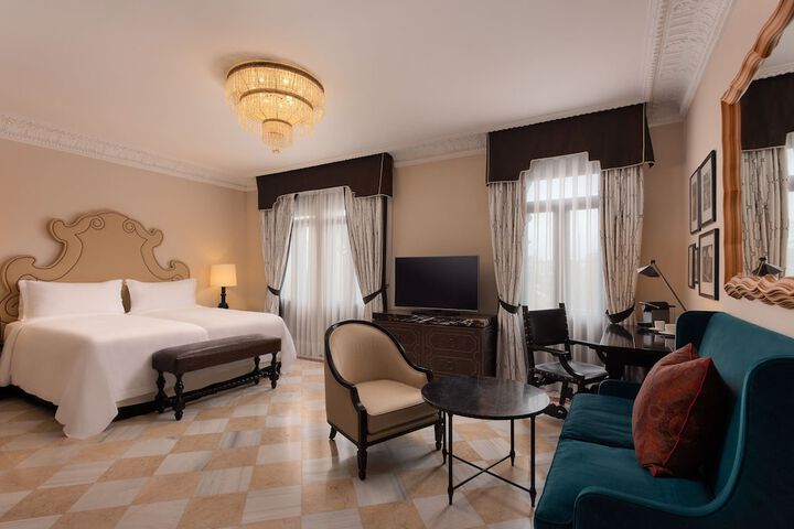 Room 36 of 210