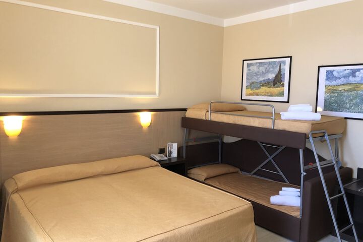 Room 14 of 65