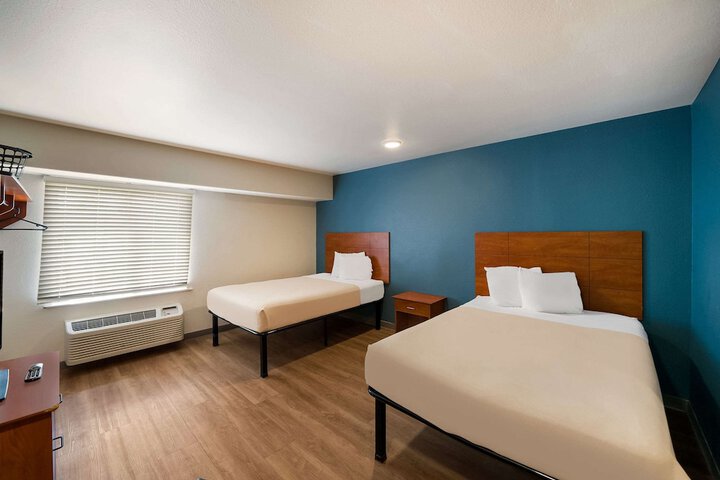 Room 32 of 59