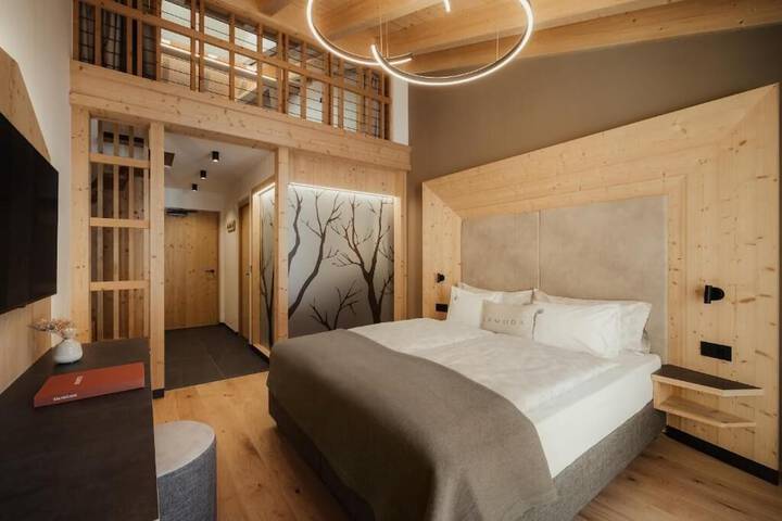 Room 11 of 36