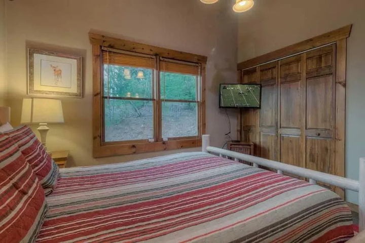 Room 4 of 18