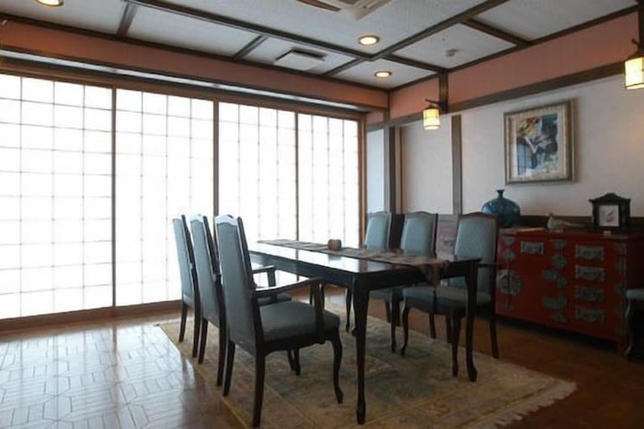 Room 16 of 38