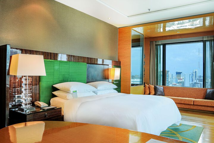 Room 16 of 122