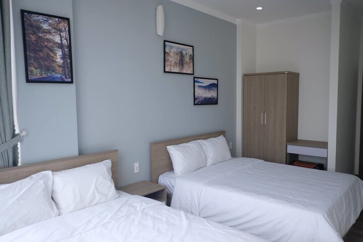 Room 6 of 18