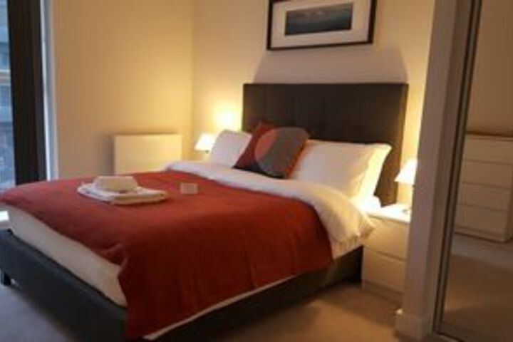 Luxury Montagu House- Kennet Island Reading