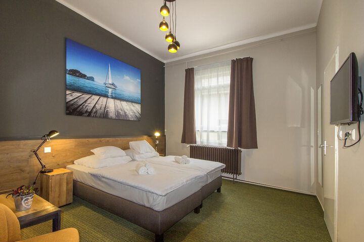 Room 4 of 19