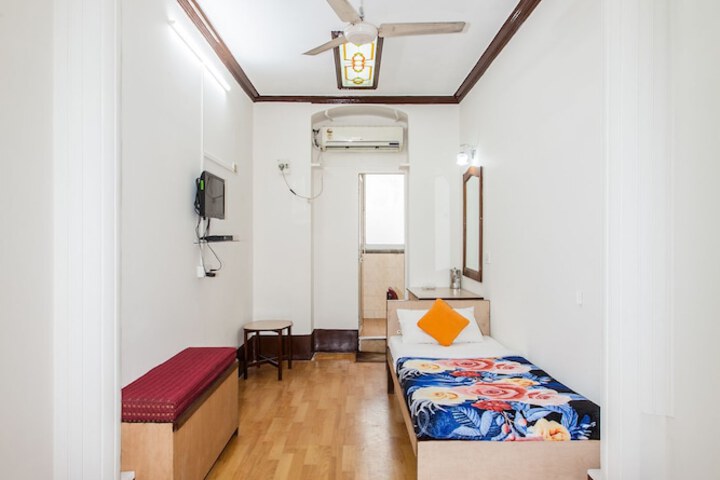 Room 9 of 19