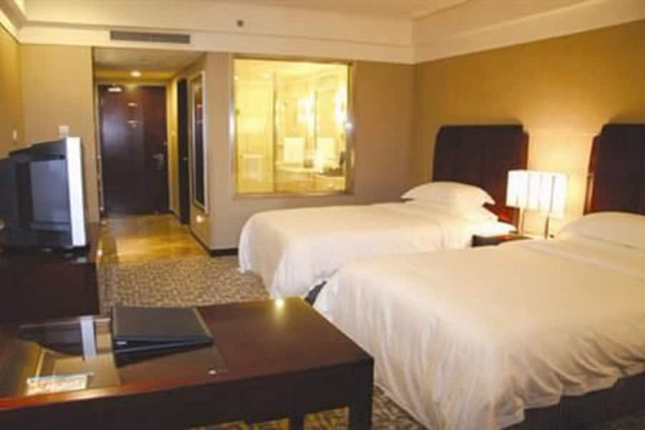 Room 6 of 32