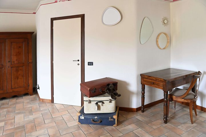 Room 11 of 36