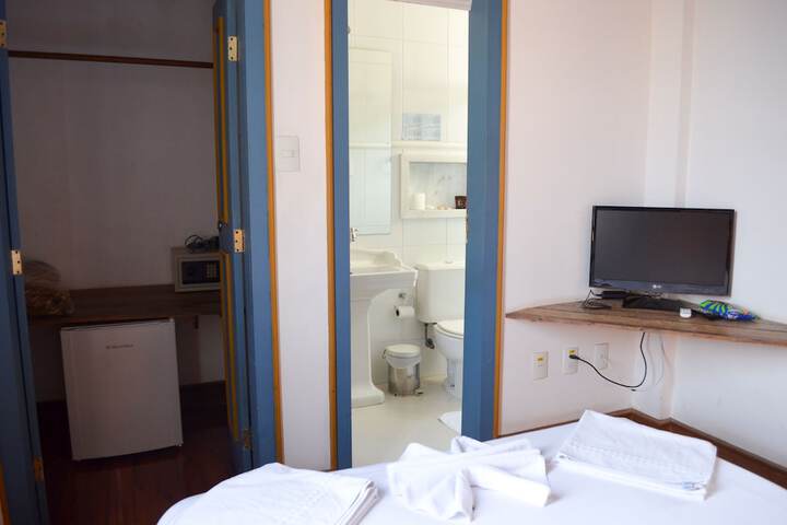 Room 42 of 106