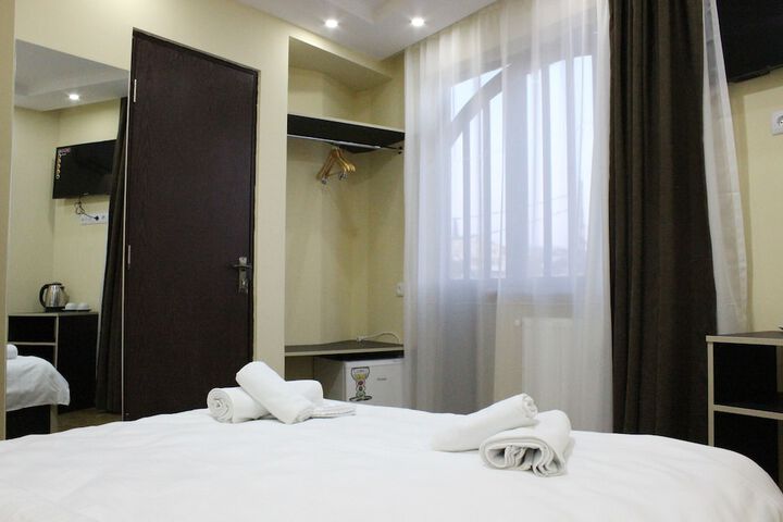 Room 5 of 10