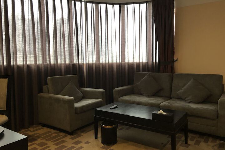 Room 8 of 18