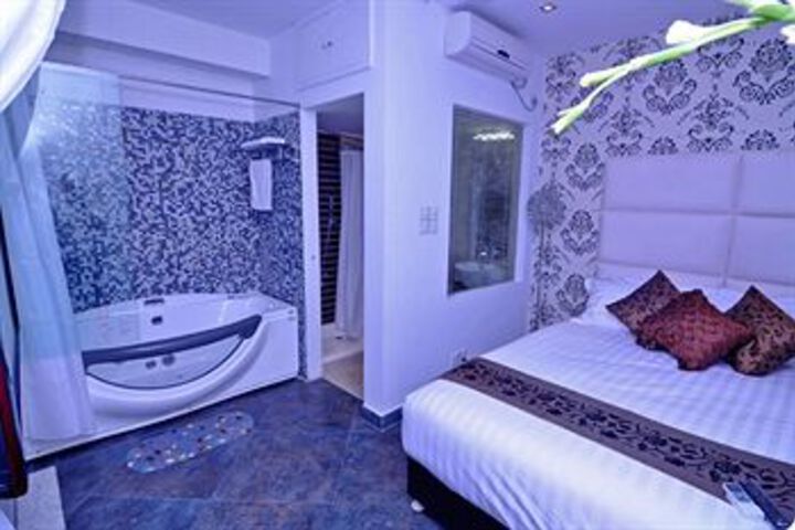 Room 6 of 23
