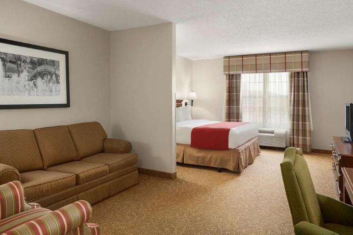 1 King Bed Accessible (1 of 10)