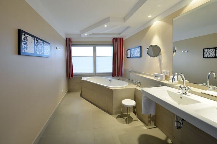 Room 4 of 137