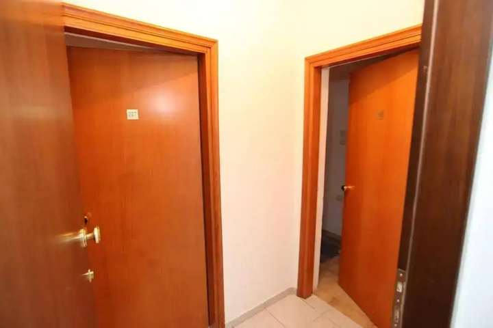 Room 10 of 23