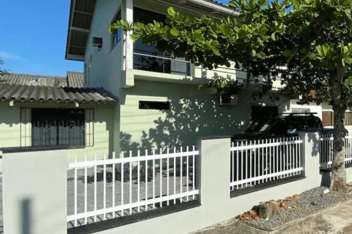 Casa Verde- Mar-Terreo - a / c+650m Praia+WIFI+Suíte