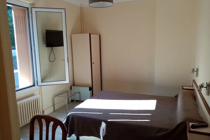 Room 4 of 14