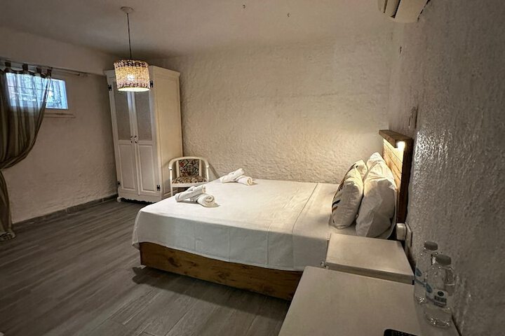 Room 27 of 42