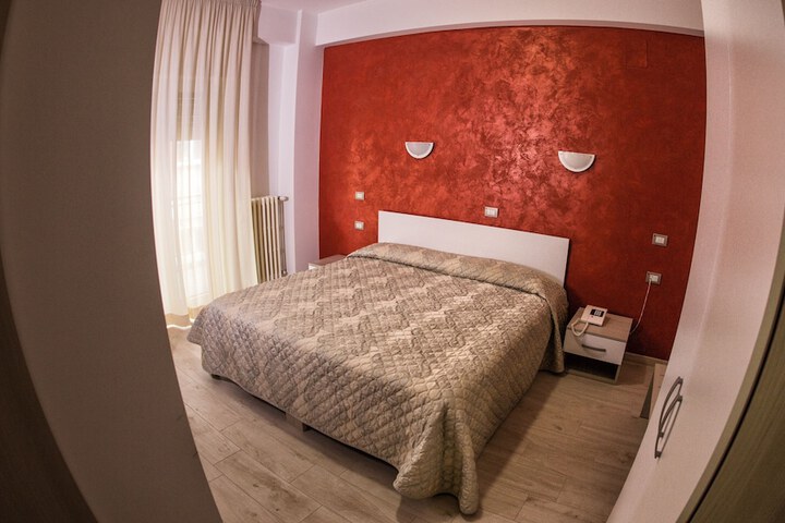 Room 13 of 63