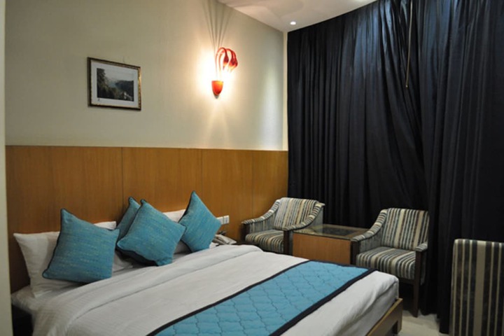 Room 10 of 27