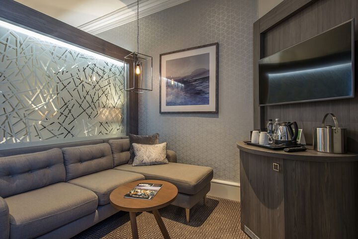 Room 4 of 114