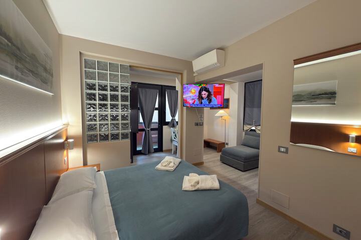 Room 12 of 32