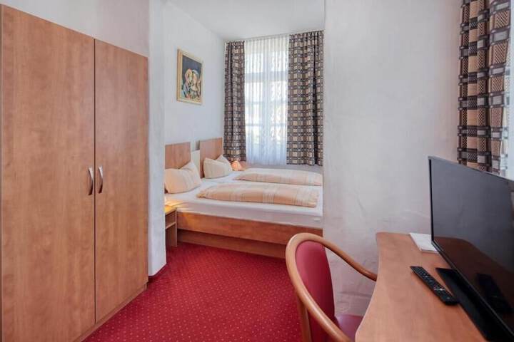Room 3 of 17