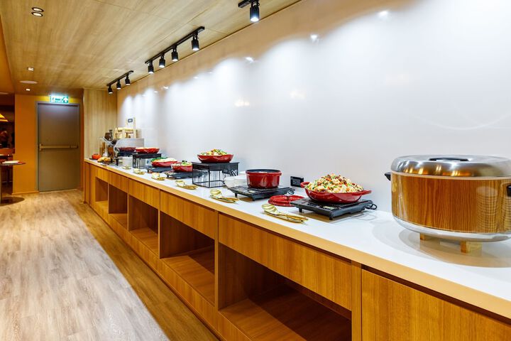 Breakfast/Coffee Service 103 of 161