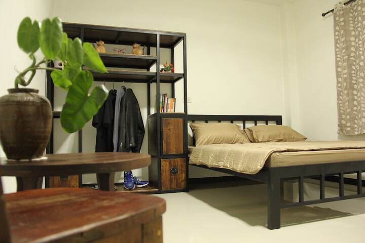 Room 4 of 7