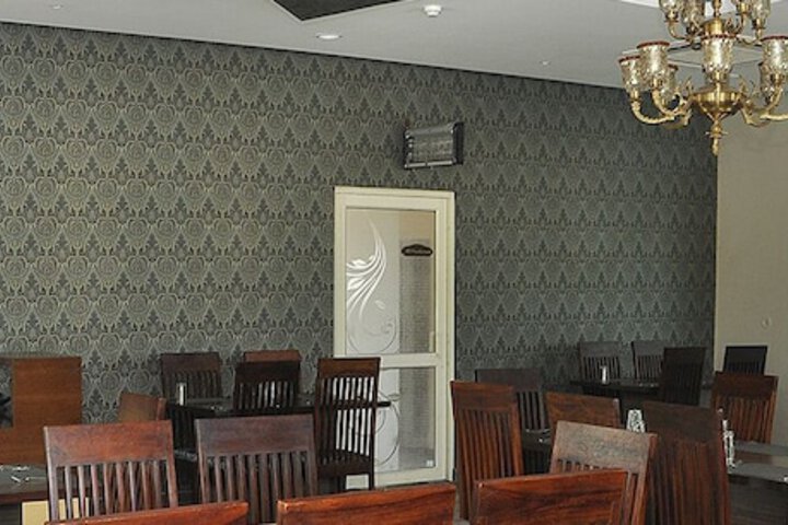 Dining 6 of 23