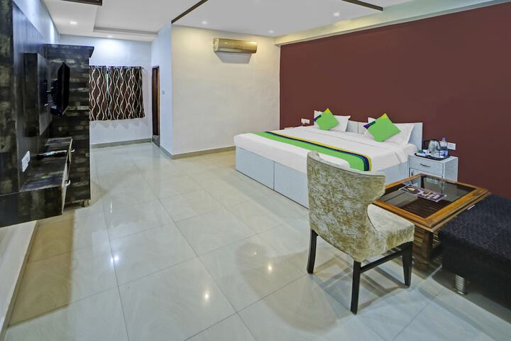 Room 8 of 40