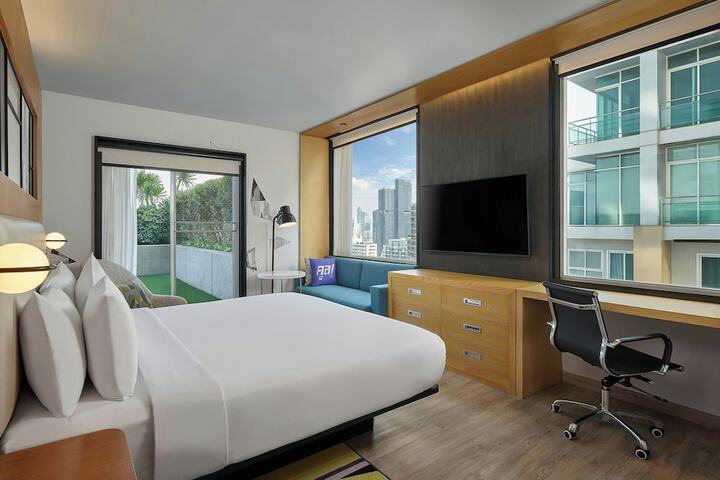 Room 10 of 77