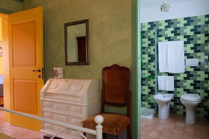 Room 13 of 21