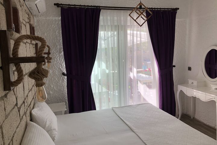 Room 9 of 16