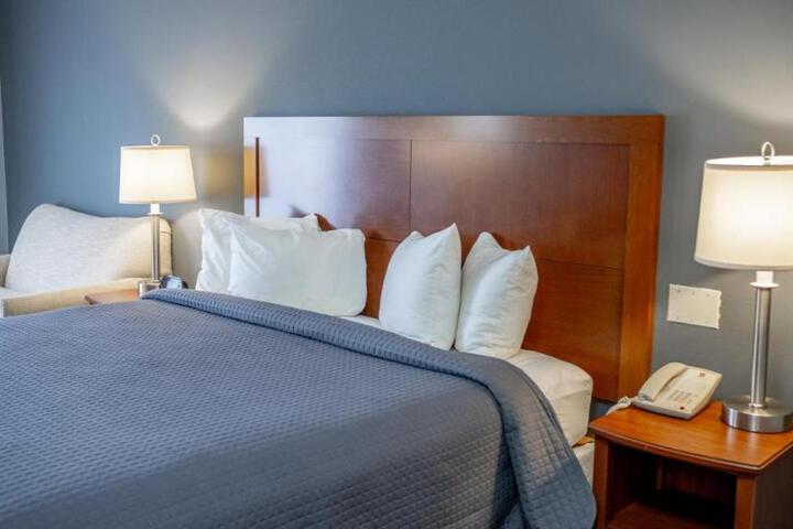 1 King Bed Accessible (8 of 8)