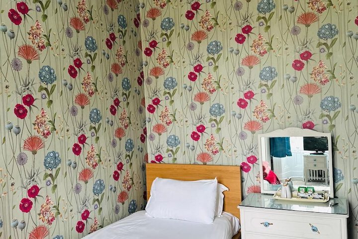 Room 4 of 30