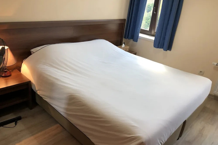Room 4 of 15