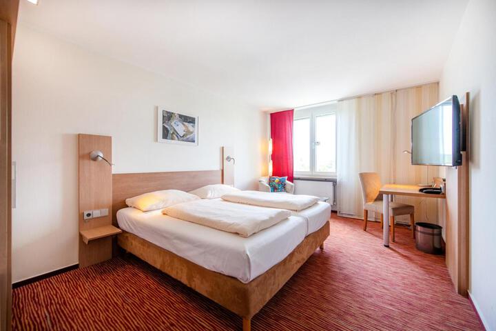 Room 8 of 130