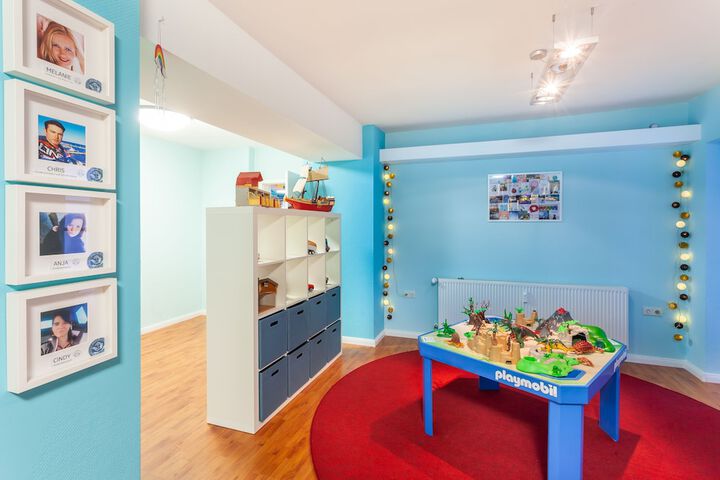 Room 27 of 42