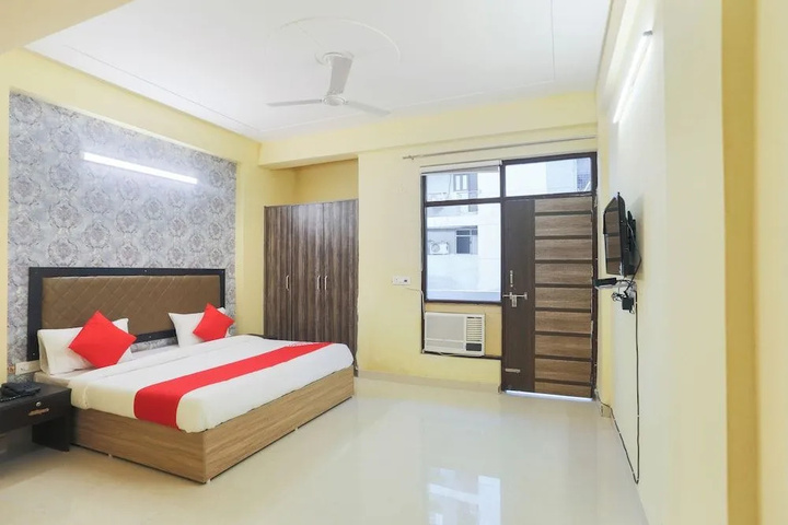 Room 3 of 12