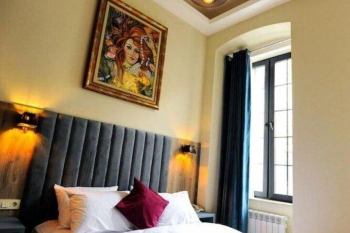 Room 10 of 21