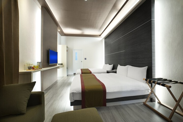 Room 8 of 38