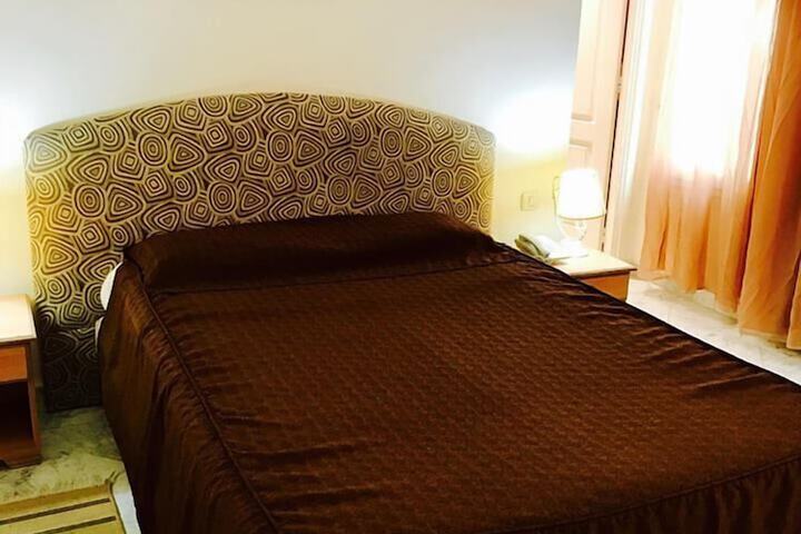 Room 6 of 25