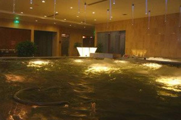 Pools & Facilities