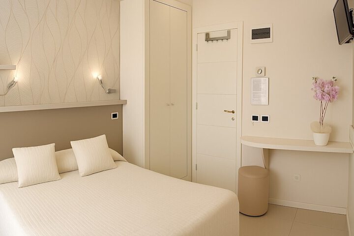 Room 21 of 87